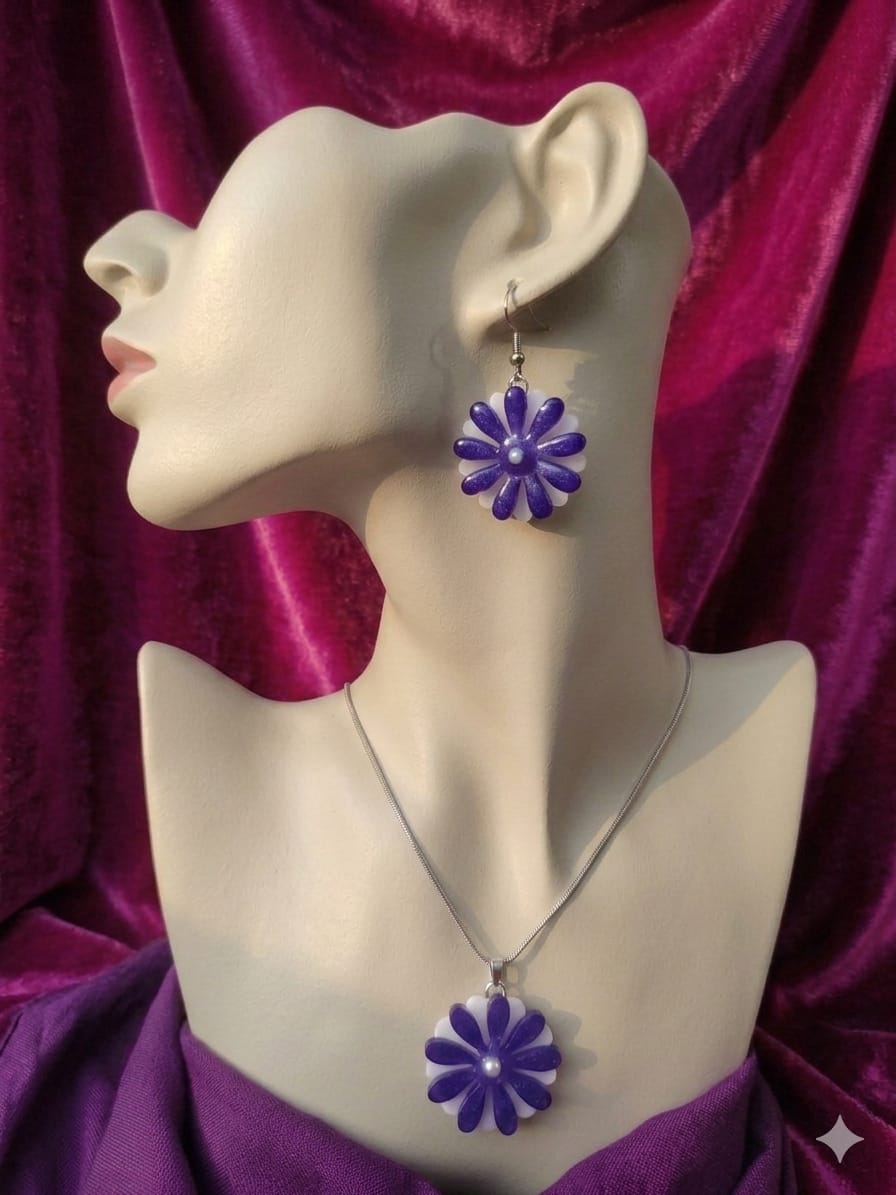 Fashion Accessory - Daisy Pendant Set